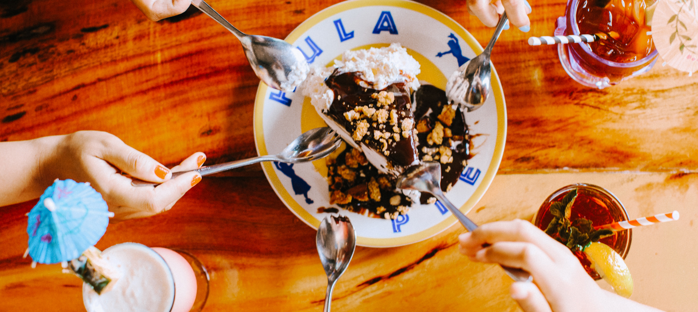 Hula pie being shared by a group of friends